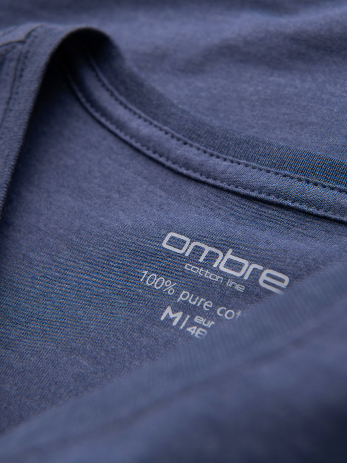 Męska klasyczna bawełniana koszulka z dekoltem w serek BASIC – niebieski melanż V18 OM-TSBS-0237