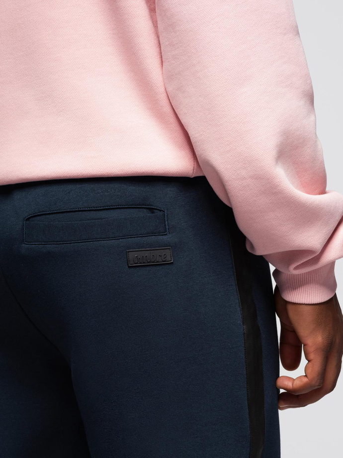 Spodnie męskie dresowe z prostą nogawką i gumowymi detalami – ciemnoniebieskie V2 OM-PASK-0281