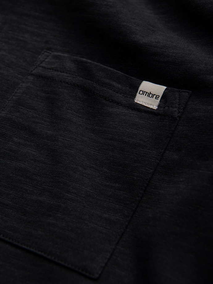 Men's knitted T-shirt with patch pocket - black V5 S1621