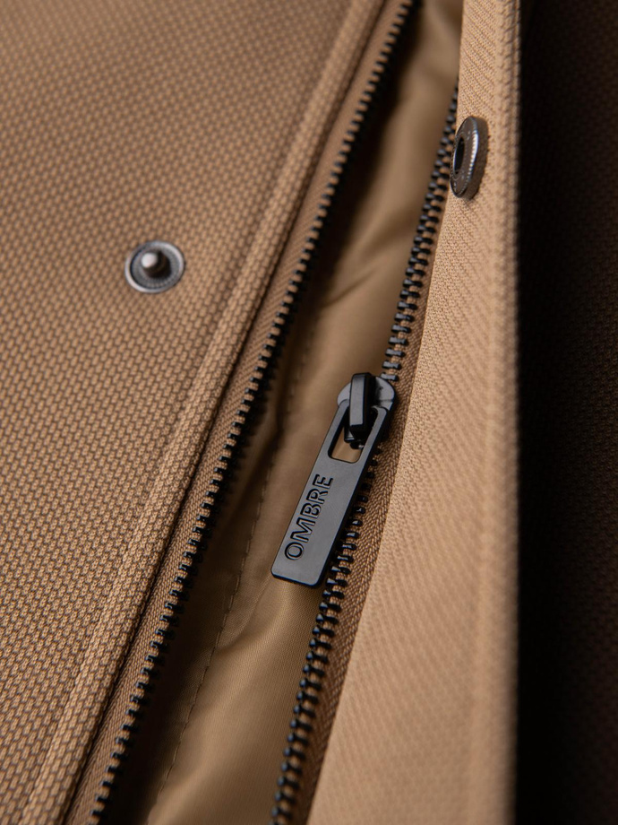 Strukturalny dopasowany płaszcz męski z wysokim kołnierzem – jasnobrązowy V4 OM-COWC-0136