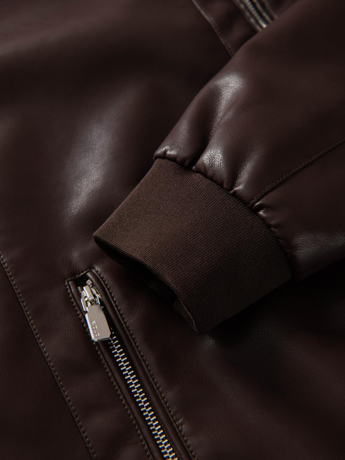 Kurtka męska z imitacji skóry ze stójką - ciemnobrązowa V1 OM-JAFL-0109