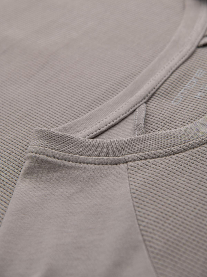 Bawełniany męski longsleeve o waflowym splocie z kieszonką – popielaty V1 OM-LSCL-0109