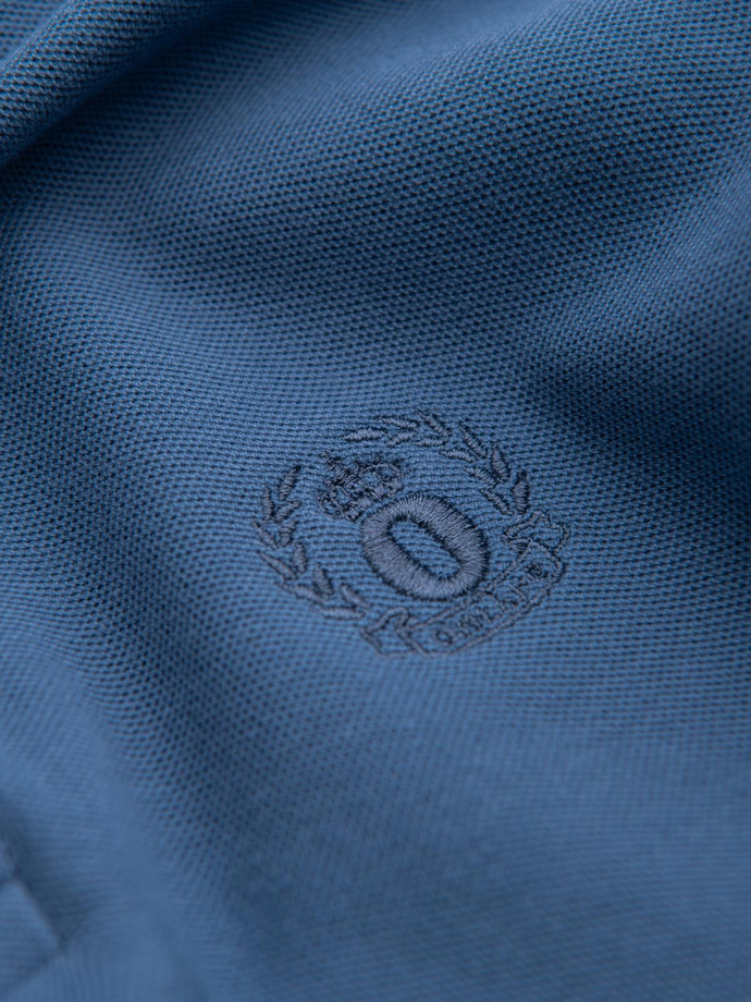 Jednokolorowa koszulka polo męska BASIC z dzianiny pique - niebieska V16 OM-POBS-0100