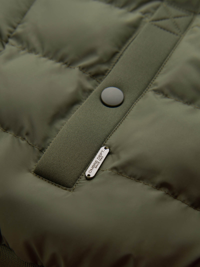 Pikowana męska kurtka bomberka z wysokim kołnierzem – ciemnooliwkowa V3 OM-JALP-0140