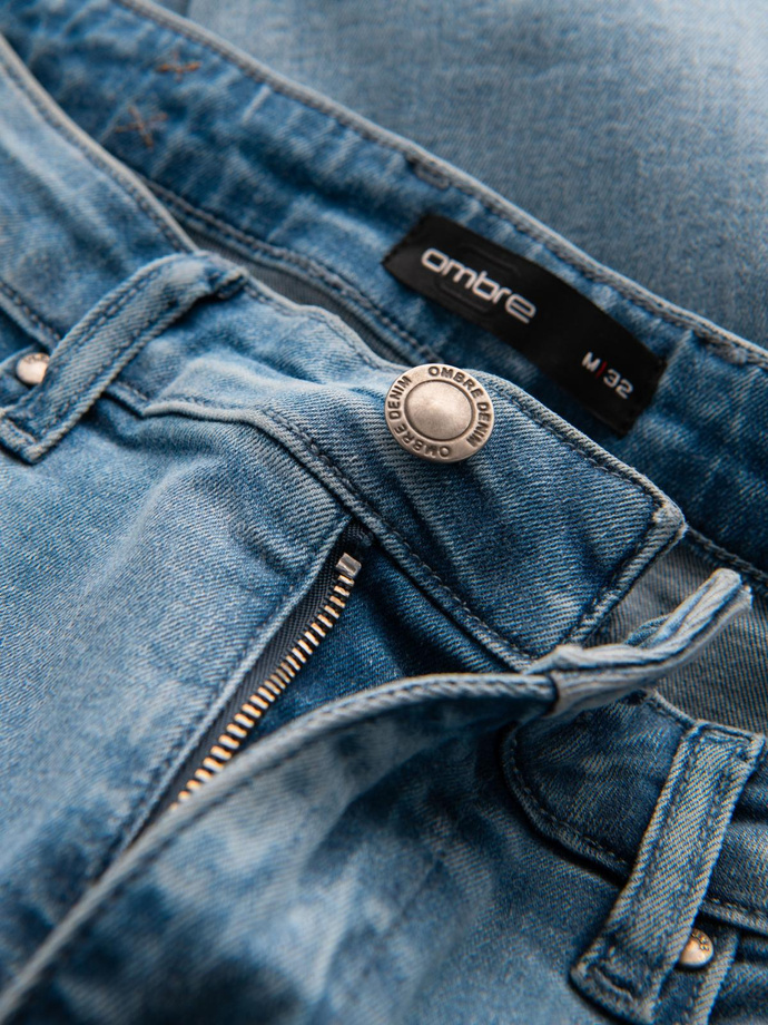 Męskie klasyczne przecierane jeansy REGULAR FIT – jasnoniebieskie V2 OM-PADP-0217