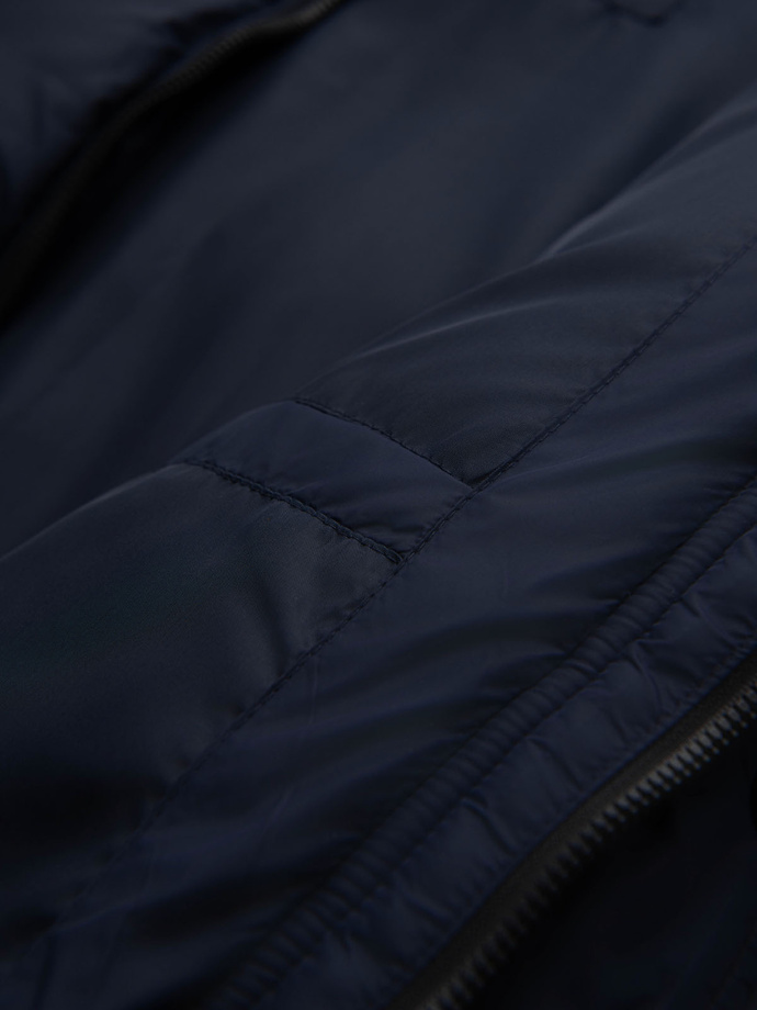 Kurtka męska pikowana z wysoko zapinanym kapturem – granatowa V2 OM-JAHP-0238