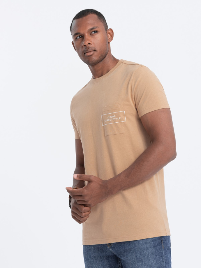 T-shirt męski bawełniany z nadrukiem na kieszonce - jasnobrązowy V6 S1742