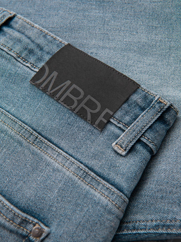 Męskie spodnie jeansowe CARROT FIT z ozdobnymi zaszewkami – jasnoniebieskie V1 OM-PADP-0227