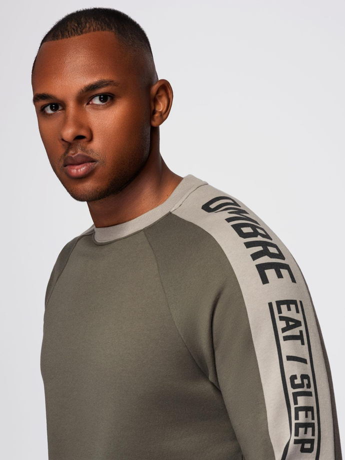 Bluza męska z kontrastowymi lampasami i raglanowym rękawem – oliwkowa V1 OM-SSNZ-0200