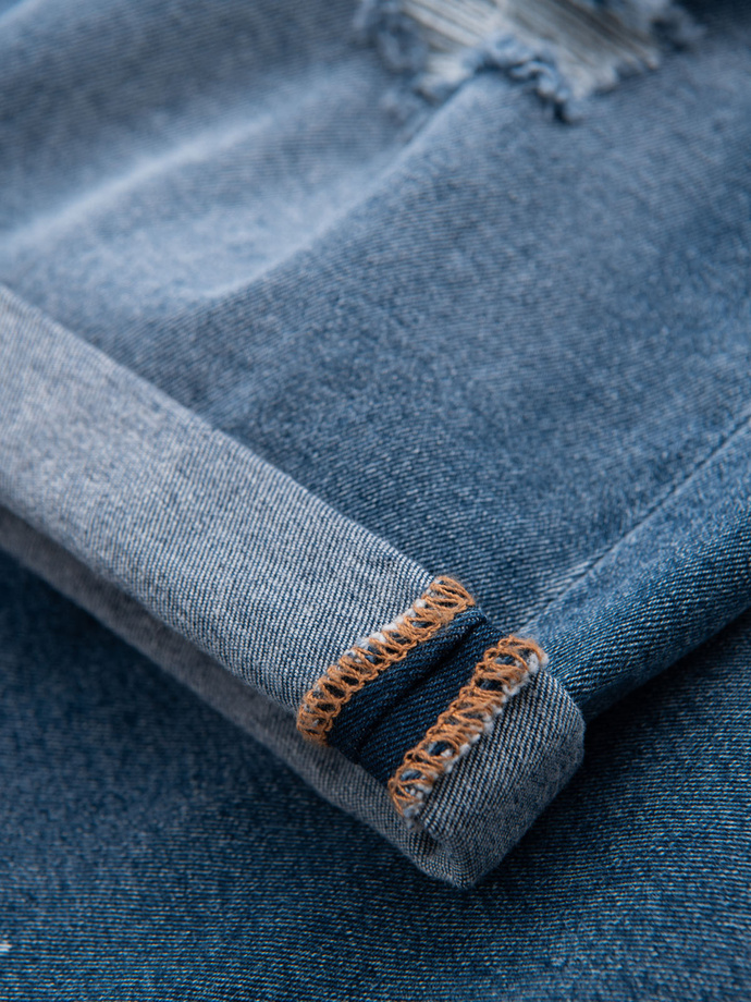 Krótkie męskie spodenki jeansowe z przetarciami i podwiniętą nogawką – niebieskie V2 OM-SRDS-0186