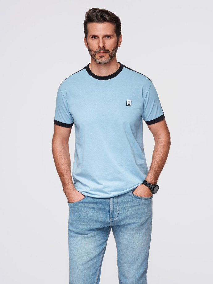 Męski t-shirt z kontrastowymi lampasami – jasnoniebieski V3 OM-TSCT-0115