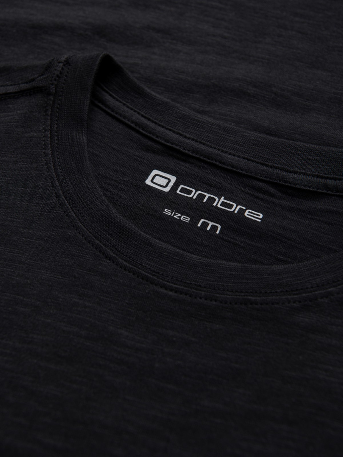 Men's knitted T-shirt with patch pocket - black V5 S1621