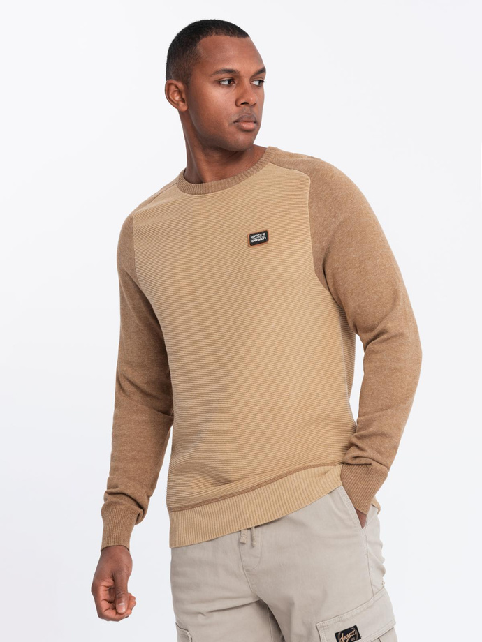 Men's cotton sweater with patch and raglan sleeves - brown V4 OM-SWSW-0121