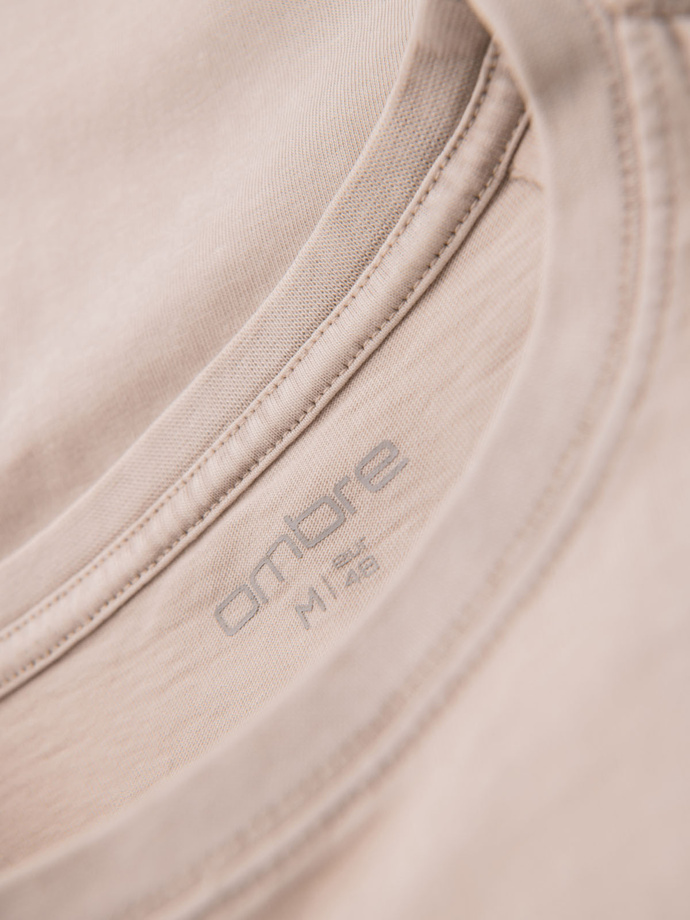 Męska bawełniana koszulka z nadrukiem w militarnym stylu – beżowa V1 OM-TSWT-0202