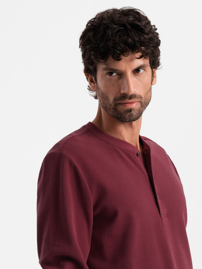 Zapinany pod szyją longsleeve męski z dzianiny waflowej – bordowy V2 OM-LSCL-0120