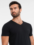 T-shirt męski V-neck SLIM FIT z elastanem i printem  – czarny V1 OM-TSBC-0221