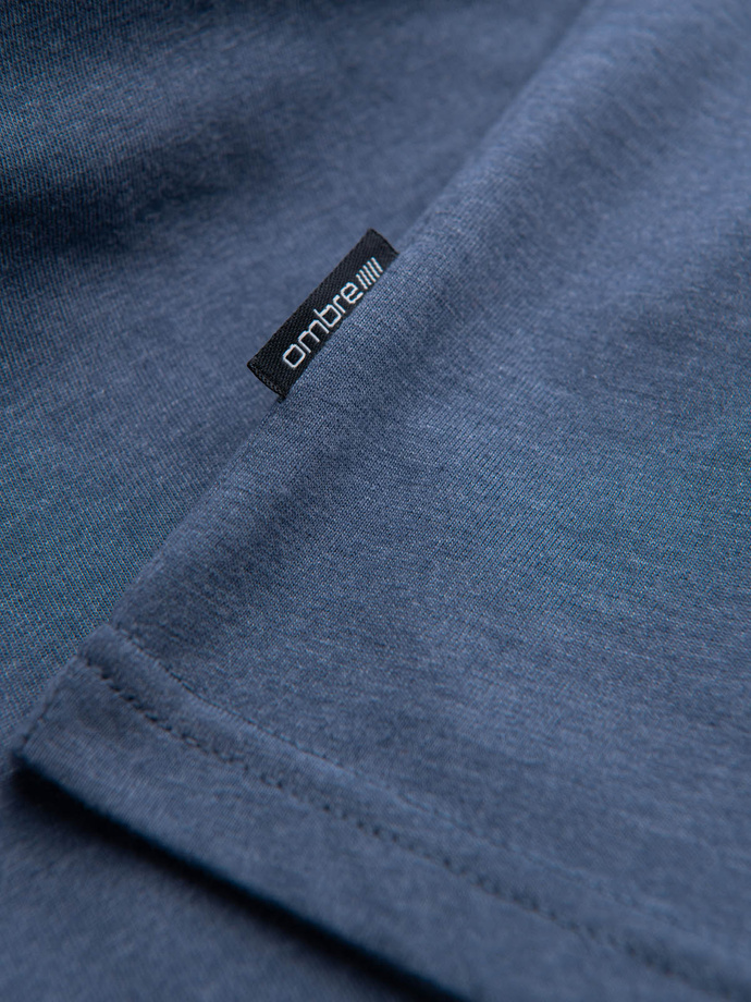 Męska klasyczna bawełniana koszulka z dekoltem w serek BASIC – niebieski melanż V18 OM-TSBS-0145