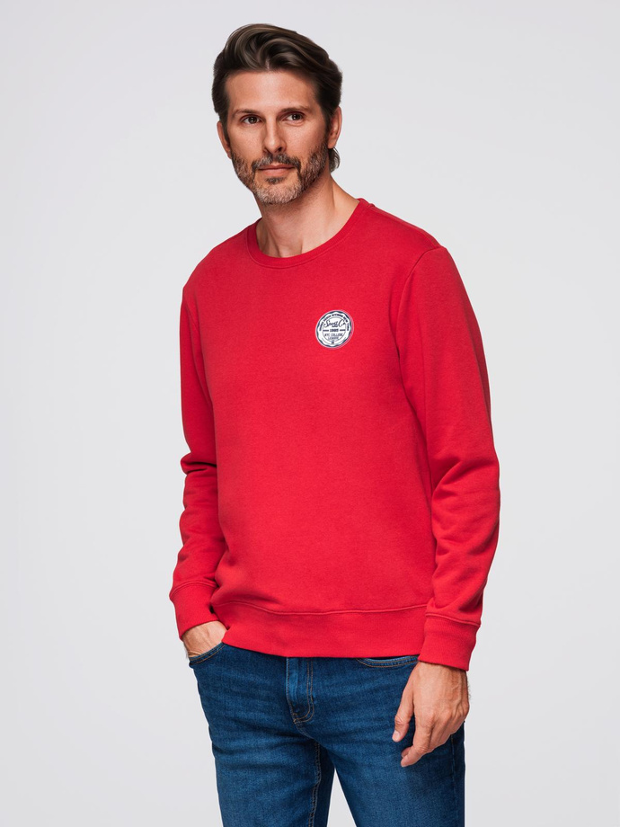 Men's non-stretch sweatshirt with college style patch - red V1 OM-SSNZ-0134