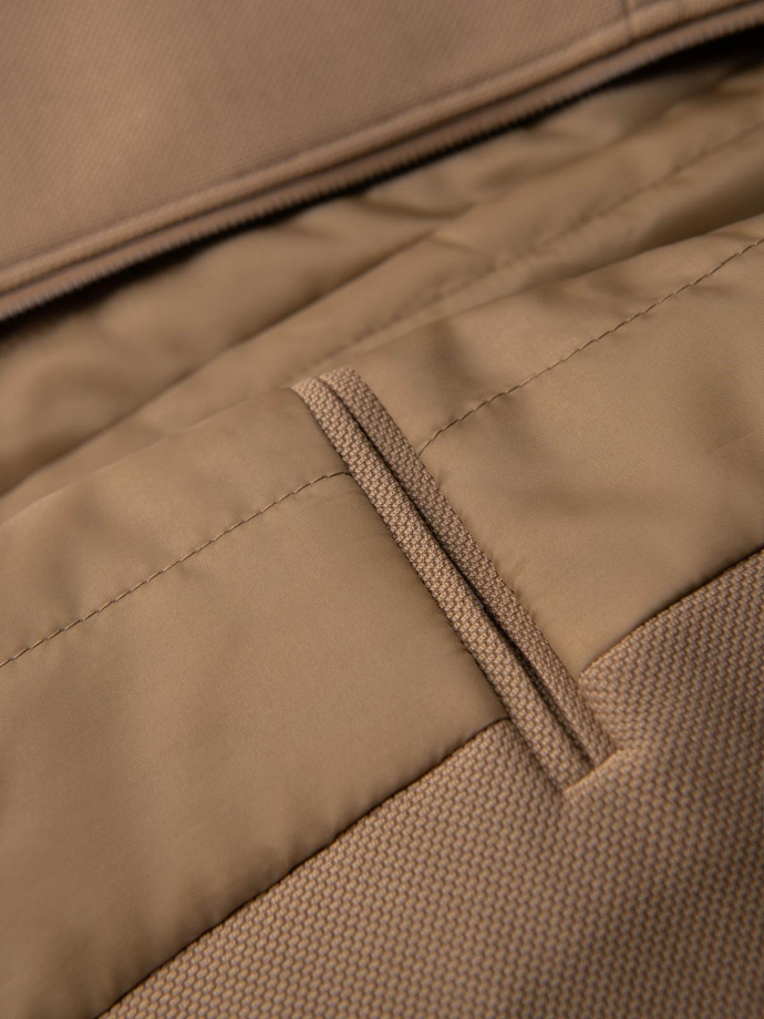 Strukturalny dopasowany płaszcz męski z wysokim kołnierzem – jasnobrązowy V4 OM-COWC-0136