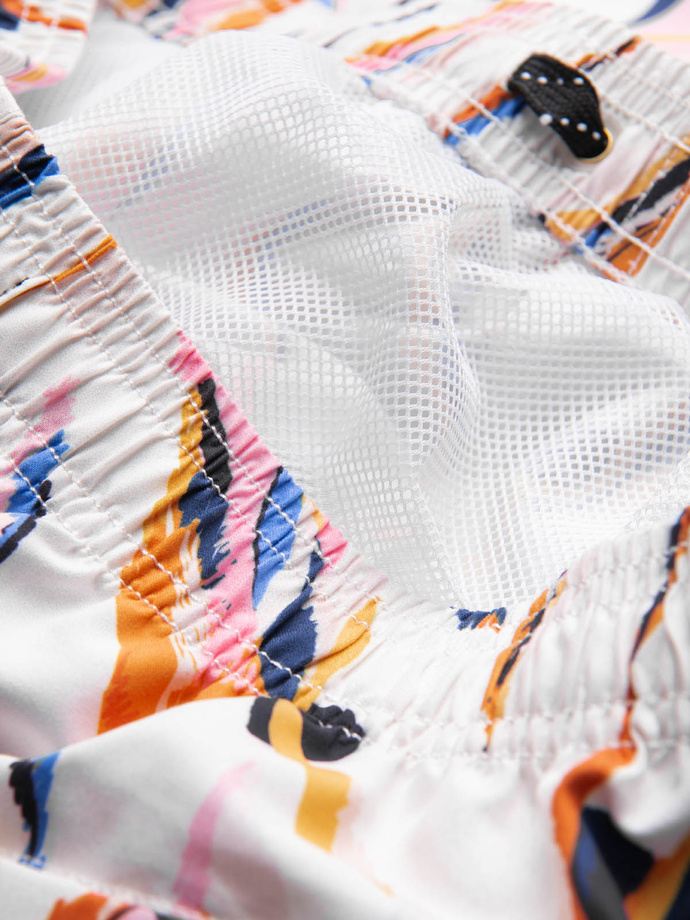 Szorty męskie kąpielówki w kolorowy print - białe V2 OM-SRBS-0140