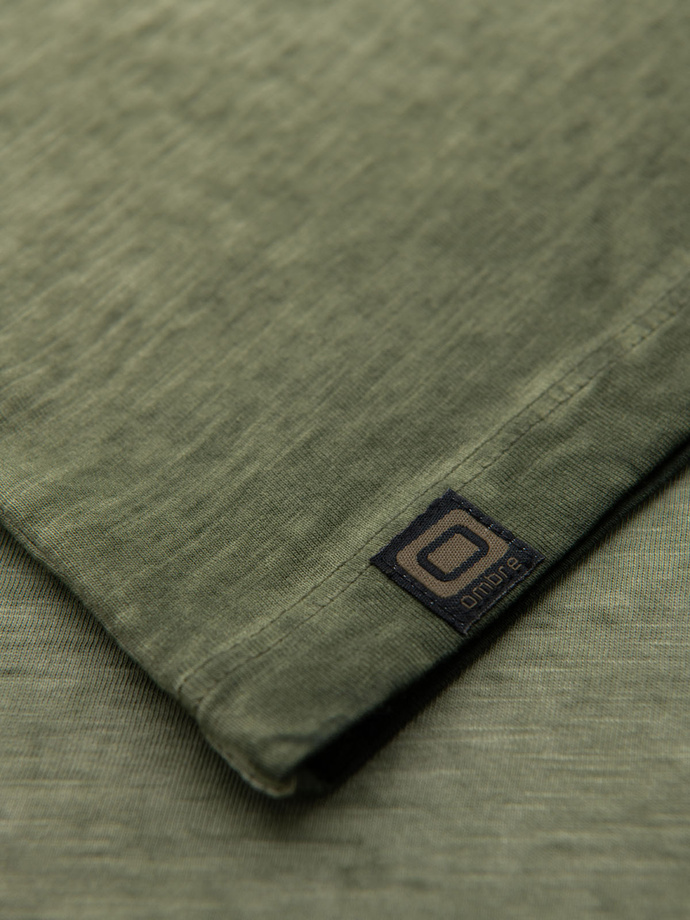 Bawełniany męski t-shirt V-neck z dzianiny z efektem sprania - oliwkowy V9 OM-TSWT-0242