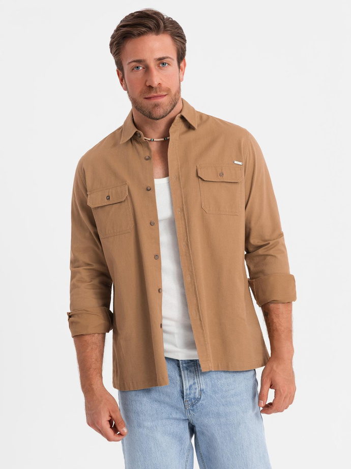 Męska bawełniana koszula REGULAR FIT z kieszeniami zapinanymi na guziki - camel V2 OM-SHCS-0146