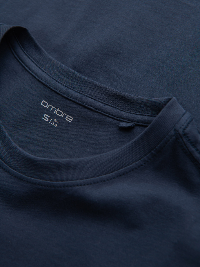 Casualowy t-shirt męski z naszywką na kieszeni – granatowy V10 OM-TSCT-0109