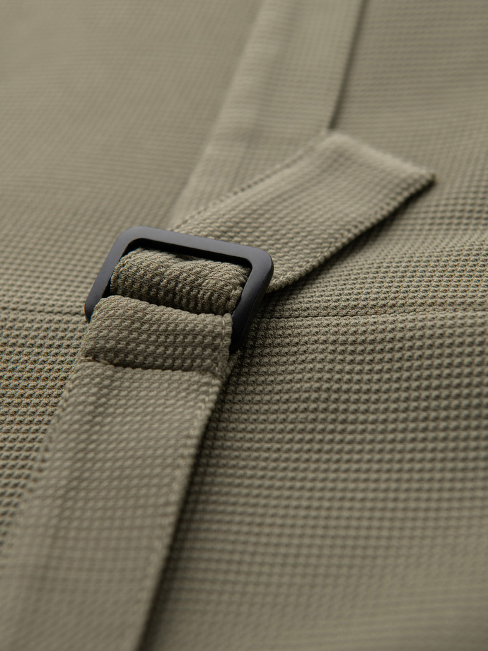 Dopasowana kamizelka męska ze strukturalnej dzianiny z klapami – oliwkowa V1 OM-BLZV-0144