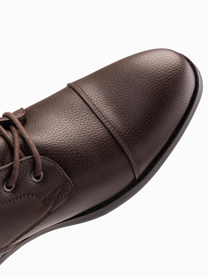 Buty męskie z ekoskóry z ocieplaną wysoką cholewką – ciemnobrązowe V2 OM-FOBO-0172 (BROWN)