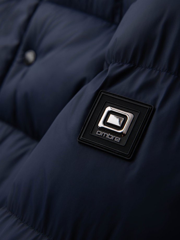 Kurtka męska pikowana z wysoko zapinanym kapturem – granatowa V2 OM-JAHP-0238