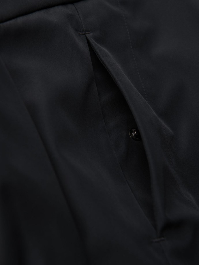 Lekka kurtka męska z siateczkową podszewką i kapturem – czarna V4 OM-JANP-0149