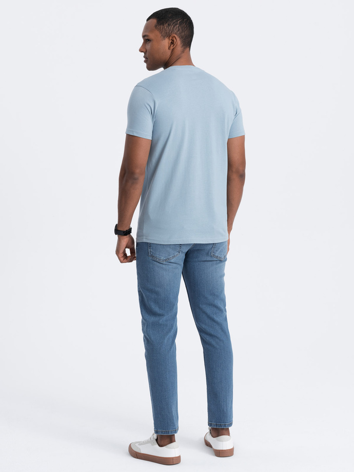 Bawełniana klasyczna męska koszulka z dekoltem w serek BASIC - jeansowa V11 OM-TSBS-0145