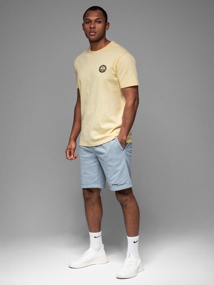 Dopasowane męskie krótkie spodenki dresowe z nadrukami – jasnoniebieskie V1 OM-SRSK-0138