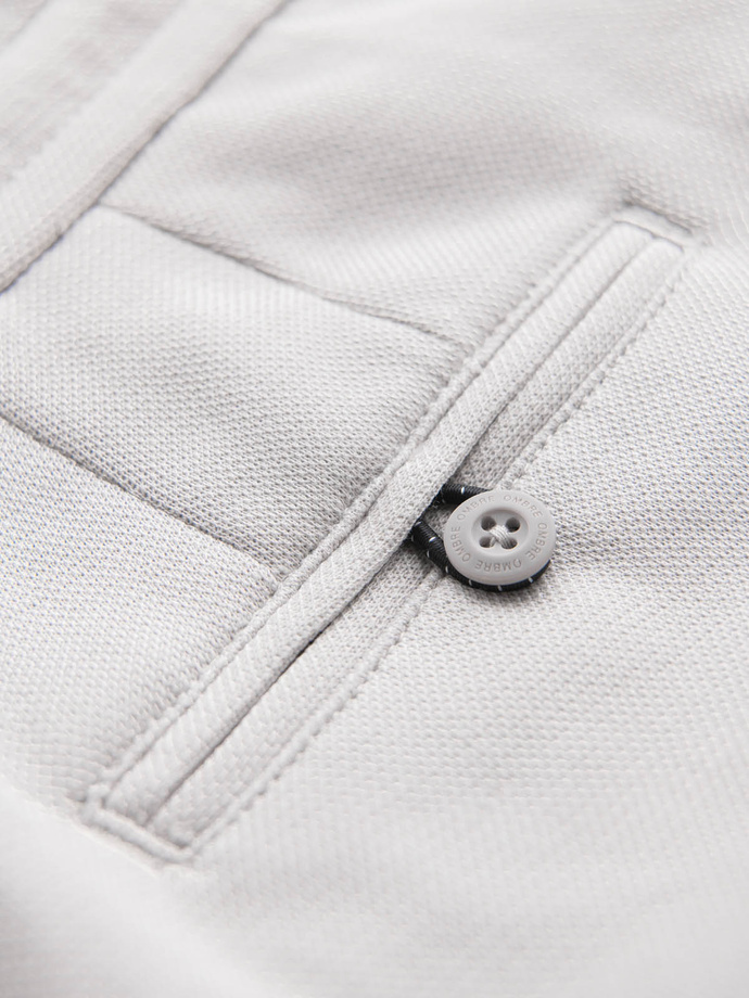 Krótkie spodenki męskie SLIM FIT z melanżowej strukturalnej dzianiny – jasnoszare V5 OM-SRCS-0166