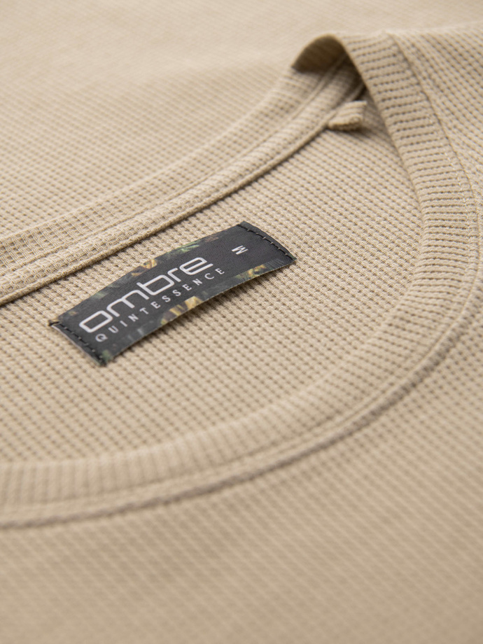 Męska koszulka o waflowej strukturze z okrągłym dekoltem – piaskowa V2 OM-TSCT-0197