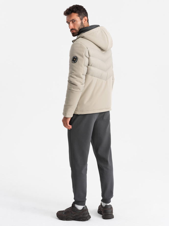 Kurtka męska pikowana z łączonych materiałów z wysokim kołnierzem – beżowa V4 OM-JALP-0172