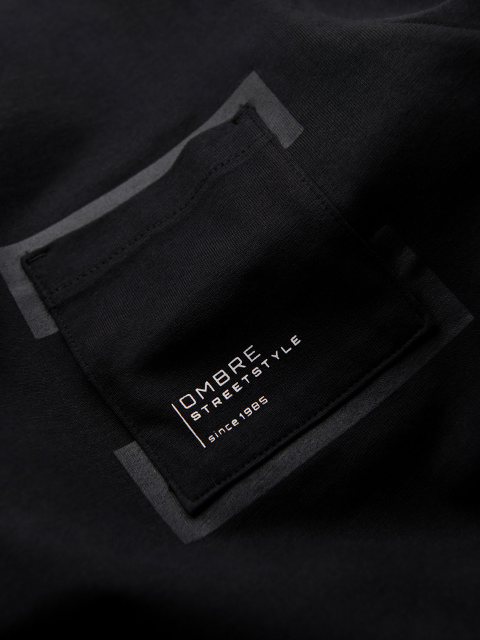 Bawełniany męski t-shirt z nadrukiem na kieszonce – czarny V1 OM-TSPT-0154