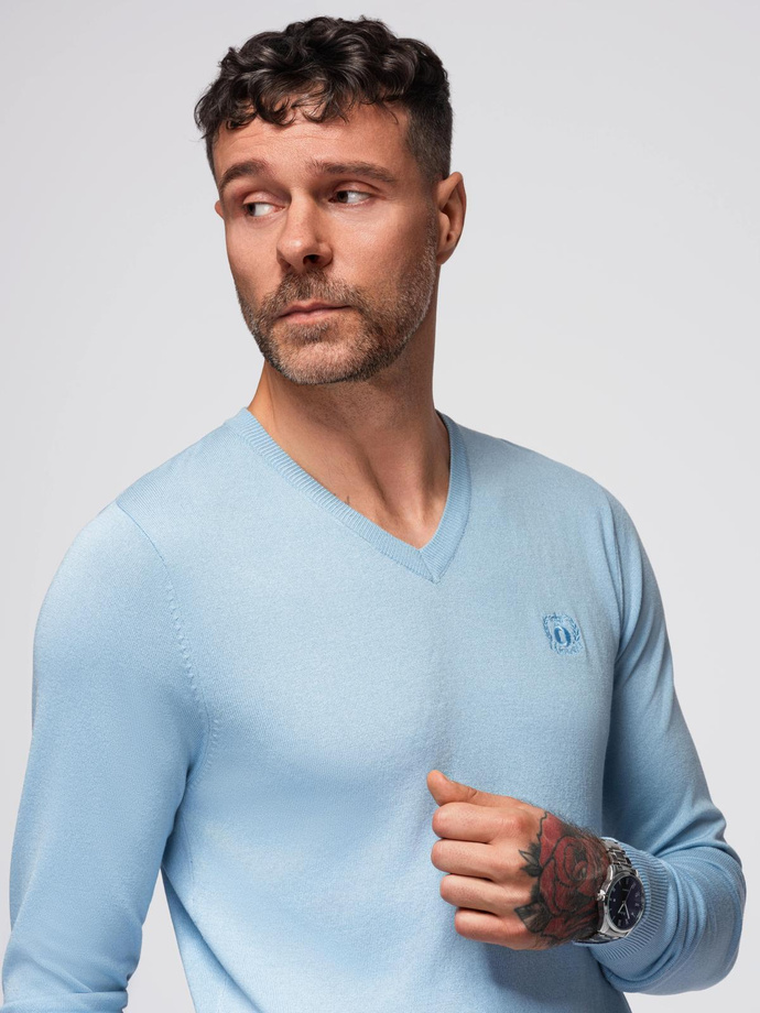 Elegant men's sweater with a v-neck - light blue V10 OM-SWBS-0107