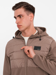 Lekka męska kurtka z łączonych materiałów z kapturem i ozdobnym pikowaniem – jasnobrązowa V2 OM-JANP-0160