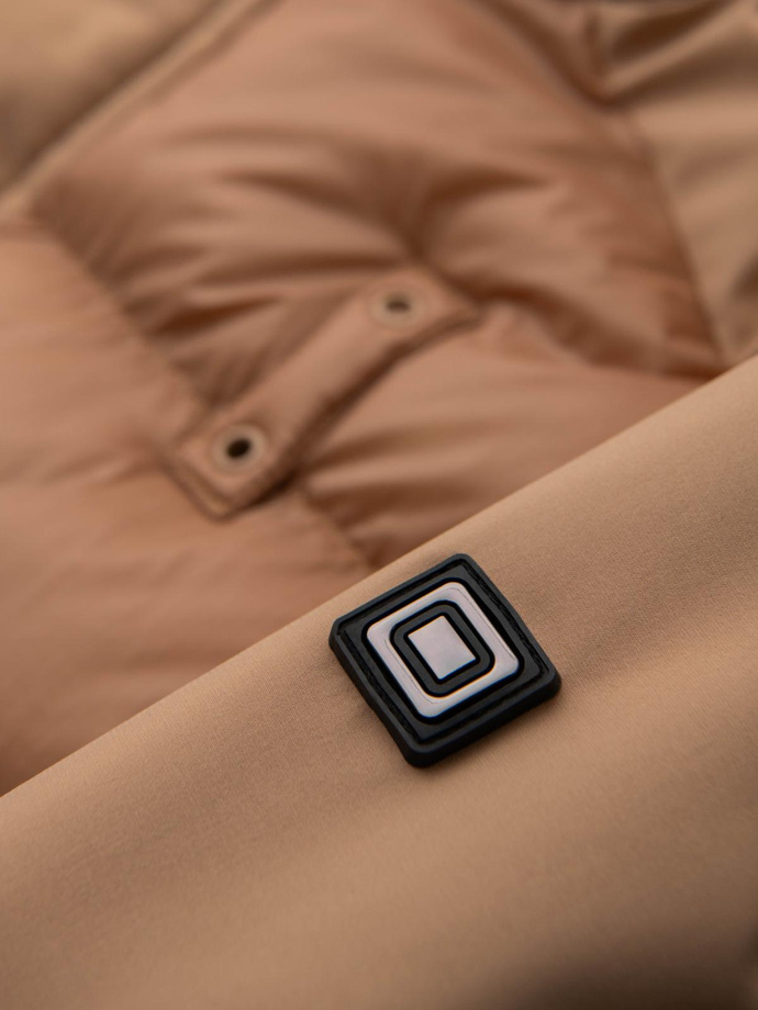 Długa pikowana kurtka męska z dużymi kieszeniami – beżowa V2 OM-JALJ-0308