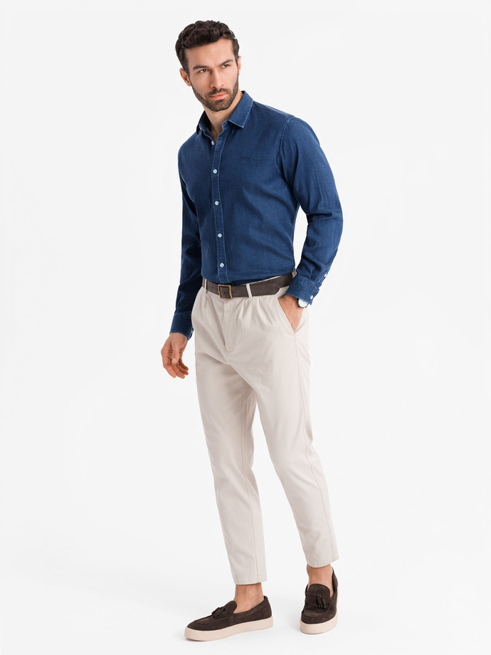 Męska jeansowa koszula z lyocellem oraz haftem na piersi – ciemnoniebieska V1 OM-SHDS-0180