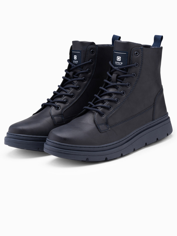 Jednokolorowe wysokie męskie buty z ozdobnymi przeszyciami – granatowe V4 OM-FOBO-0133