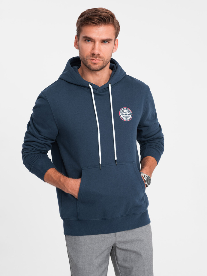 Men's kangaroo sweatshirt with hood and college style patch - navy blue V2 OM-SSNZ-0144