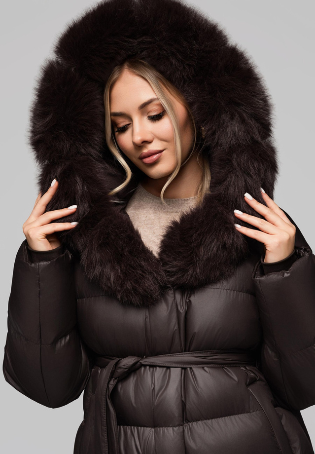 Kurtka damska ocieplana z futerkiem OW-JALP-0103 v3 - brązowa