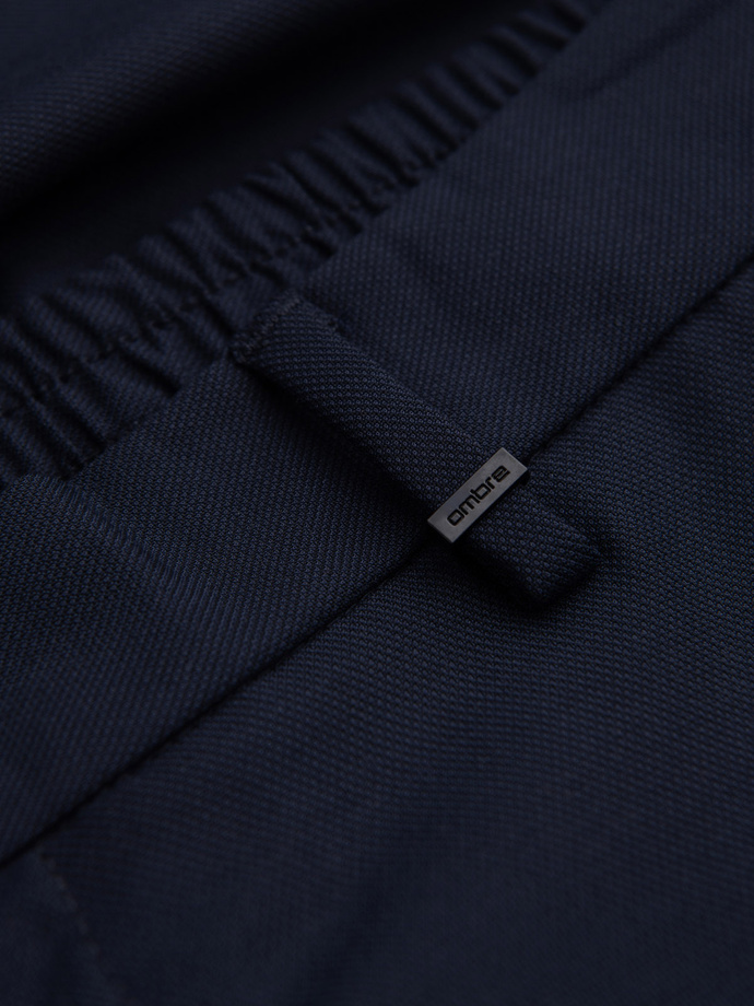 Męskie spodnie chino z gumką w pasie SLIM FIT - granatowe V3 OM-PACP-0157