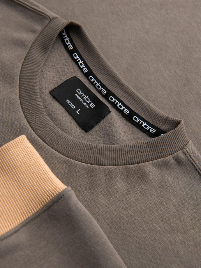 Bluza męska OVERSIZE z kontrastowym łączeniem kolorów -  khaki V7 OM-SSNZ-0130
