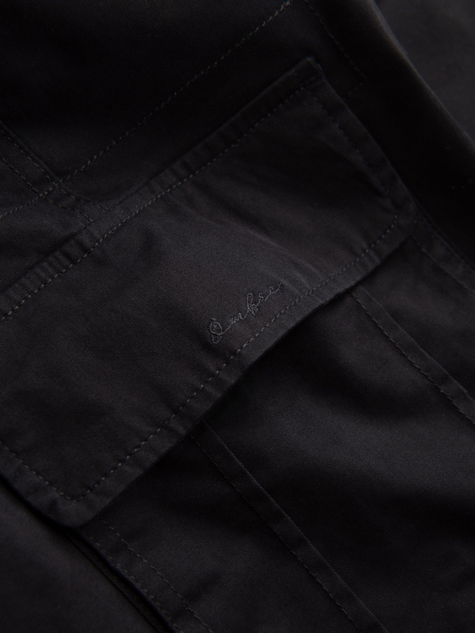 Szorty męskie jednokolorowe z kieszeniami cargo – czarne V4 OM-SRCG-0133