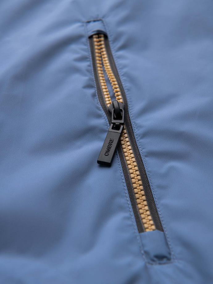 Lekka kolorowa męska kurtka sportowa z polarem – niebiesko-musztardowa V8 OM-JANP-0194