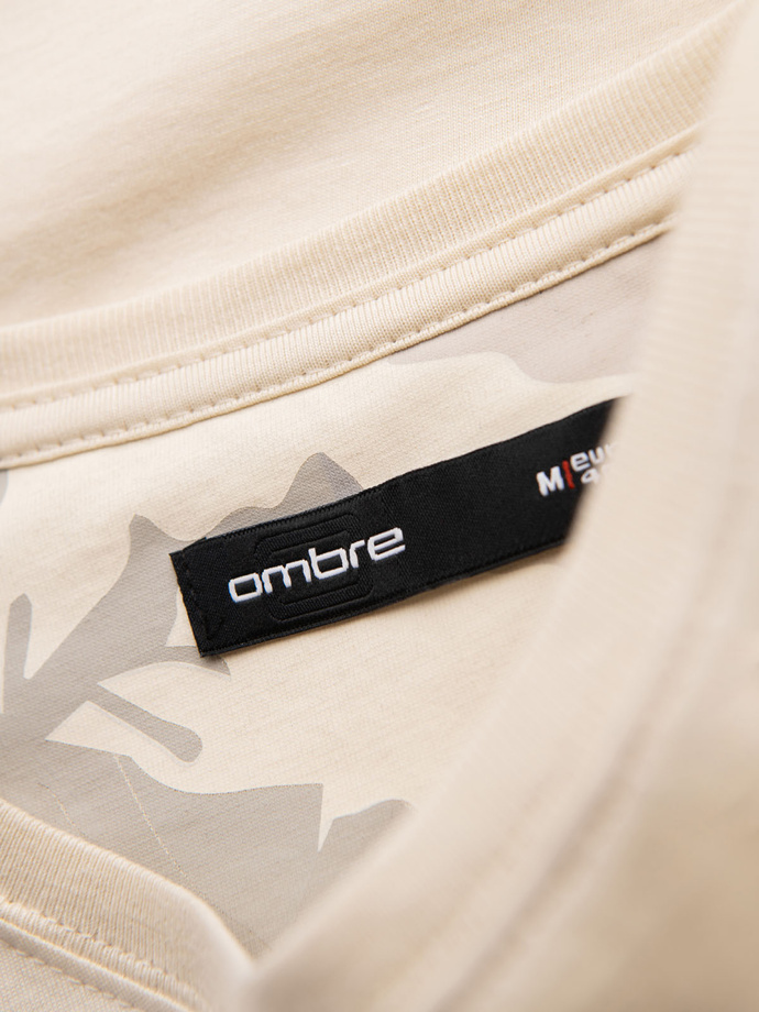 Męski bawełniany t-shirt z printowaną kieszonką – kremowy V2 OM-TSPT-0228