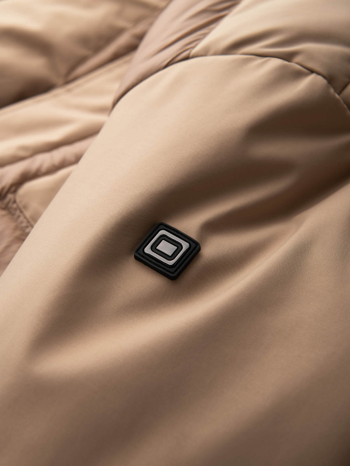 Długa pikowana kurtka męska z dużymi kieszeniami – beżowa V2 OM-JALJ-0165